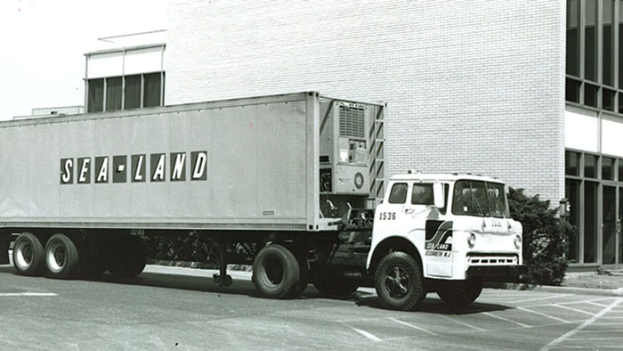 A refrigerated container with the motor in the frame in the 1970s. Source: Maersk