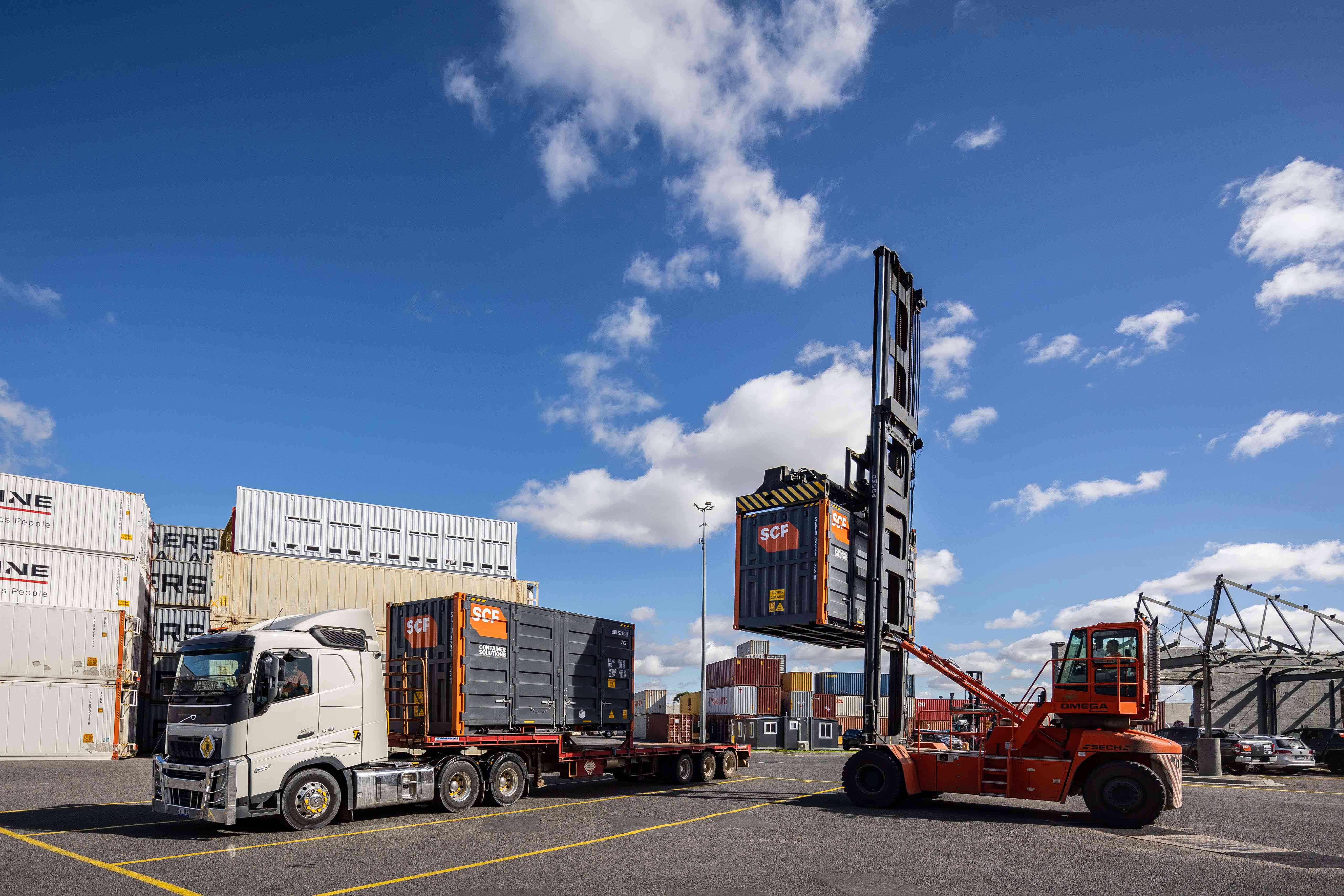 SCF 2X20ft Side Opening On Truck