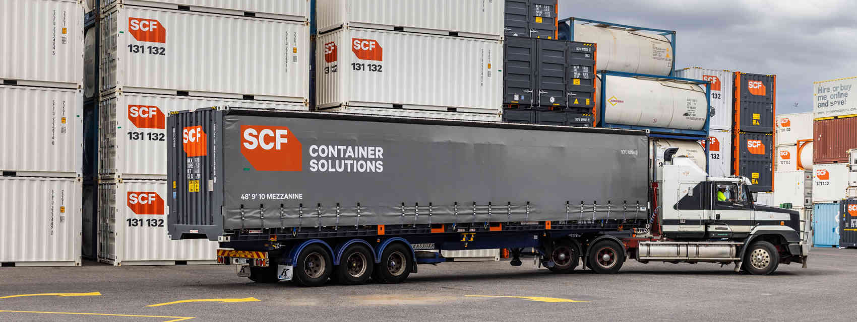 SCF 48Ft Curtain Side Truck
